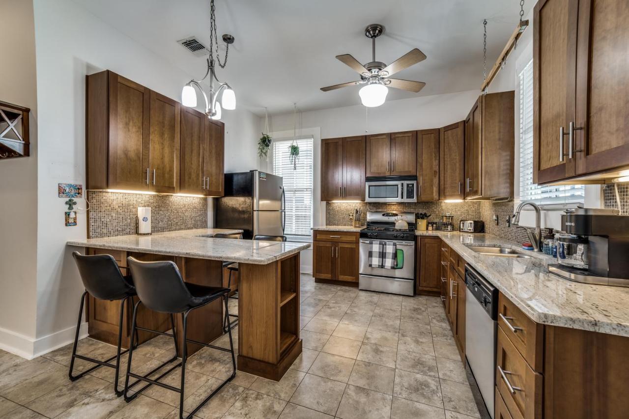 Downtown Historic 2Bdrm, Walk To Riverwalk, Alamo; Beautifully Renovated! Сан Антонио Екстериор снимка