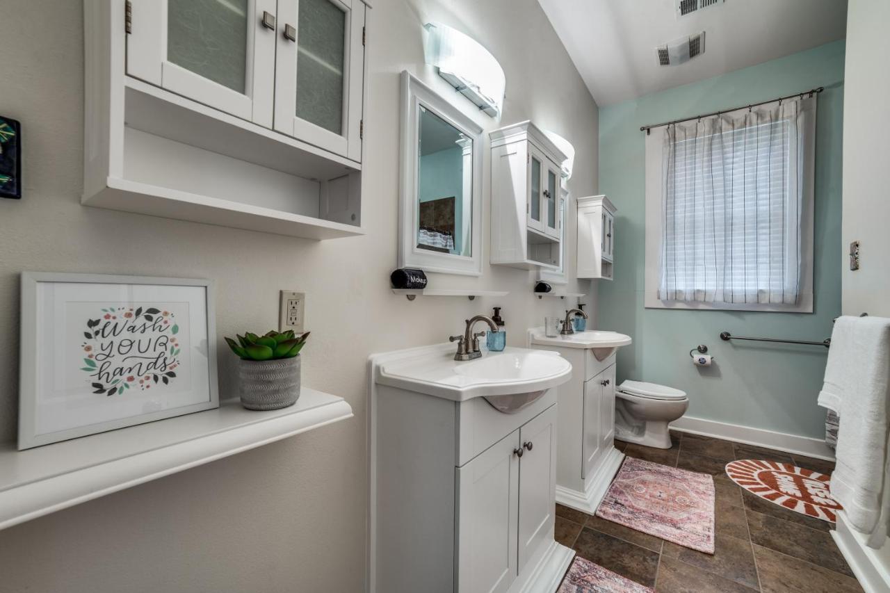Downtown Historic 2Bdrm, Walk To Riverwalk, Alamo; Beautifully Renovated! Сан Антонио Екстериор снимка