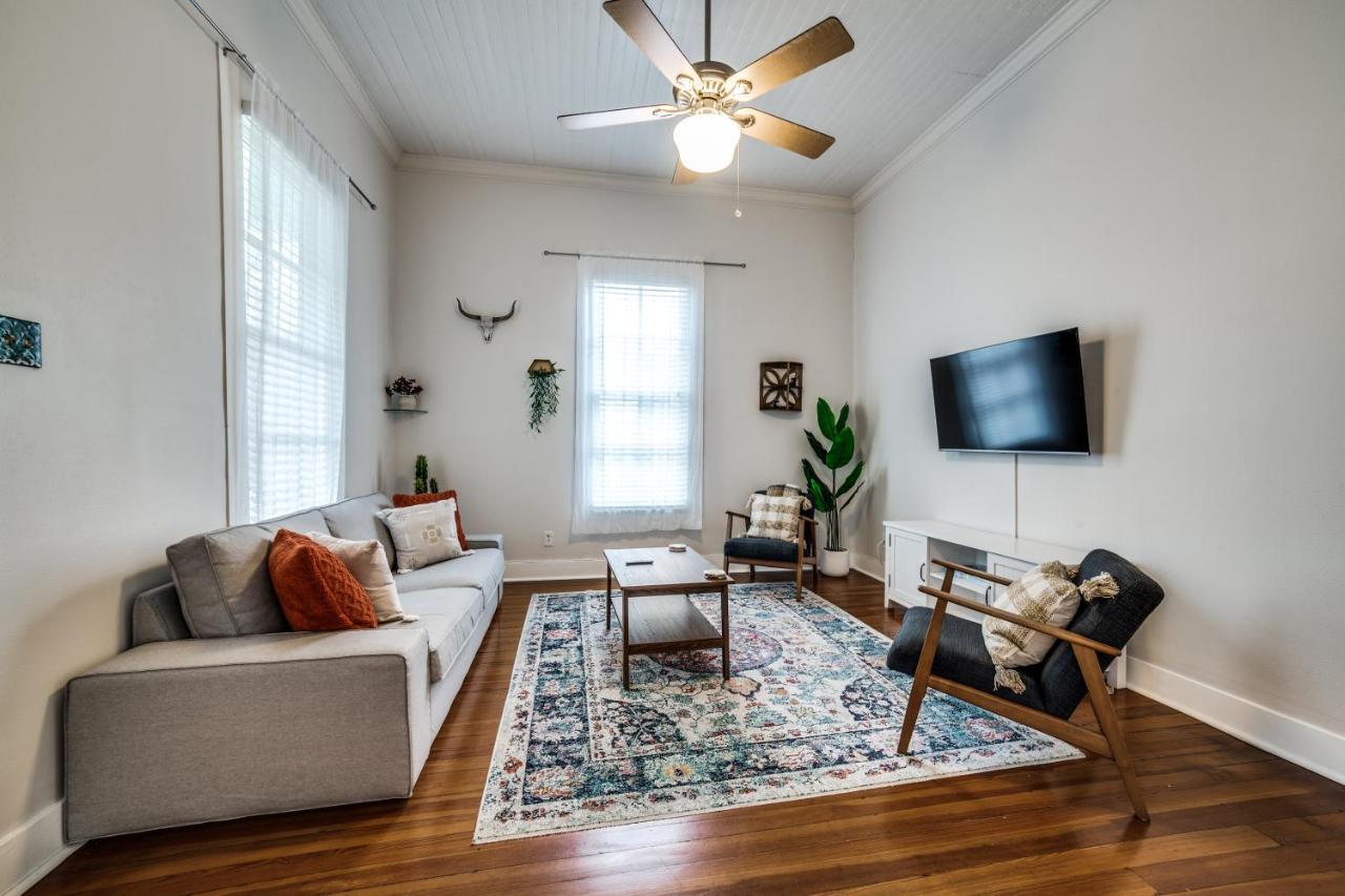 Downtown Historic 2Bdrm, Walk To Riverwalk, Alamo; Beautifully Renovated! Сан Антонио Екстериор снимка